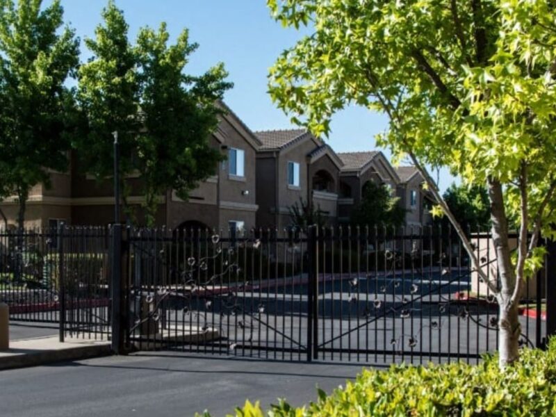 Vineyard Gate